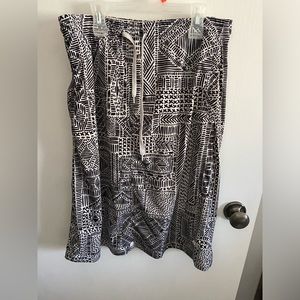 MOD skirt black and white very good used condition capri leggings 26in long